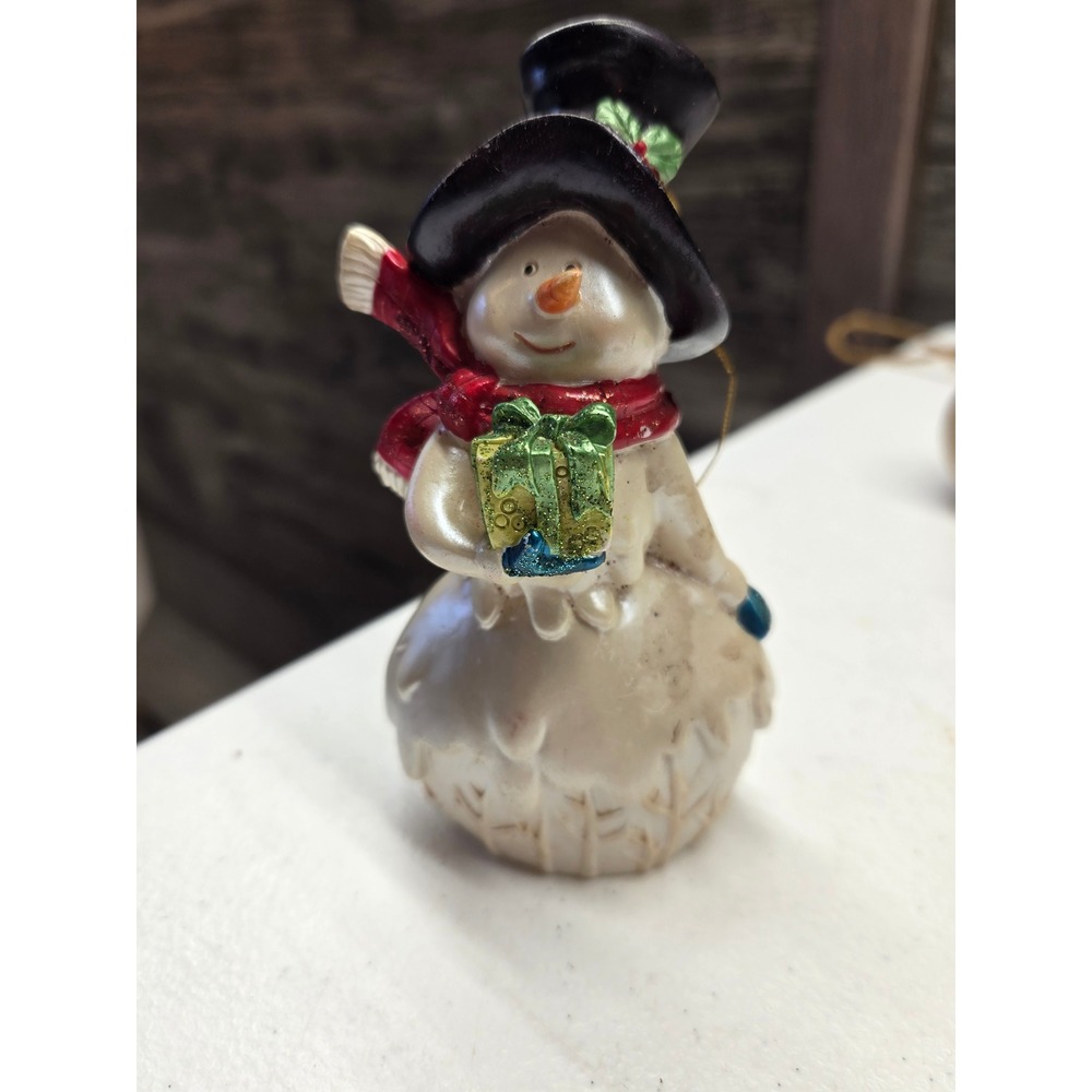 Snowman Christmas Ornament Holding Green Gift Resin Holiday Figurine‎ Decoration